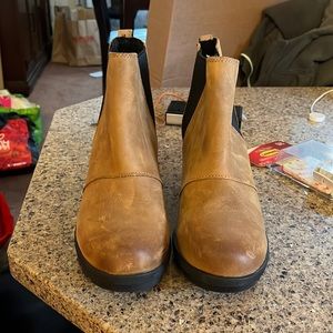 Sorel size 8.5 boots